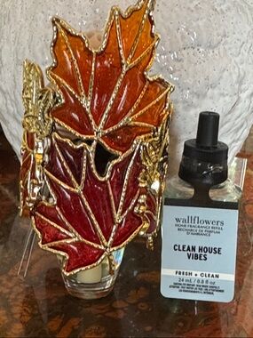 Wallflower Light-up Gold-Trim Leaf & 2 Refills
